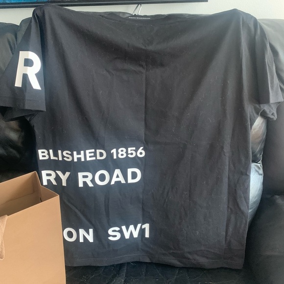 Burberry’s Oversized women’s shirt ! Very beautiful  “S” - Picture 2 of 7